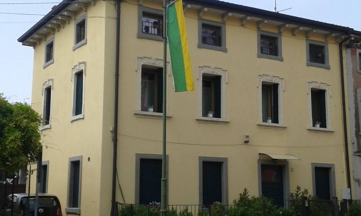 Pastrengo Apartment | Pastrengo: Nice House with garden very close to Garda lake