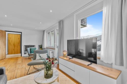 Tavanasa Apartment | Perfekte Aussicht mit Poolbereich in Skiregion