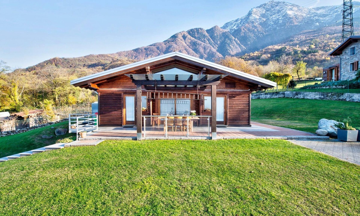 Colico Piano Villa | Pet-Friendly Villa "Chalet Inganna" with Lake View, Garden & Wi-FI