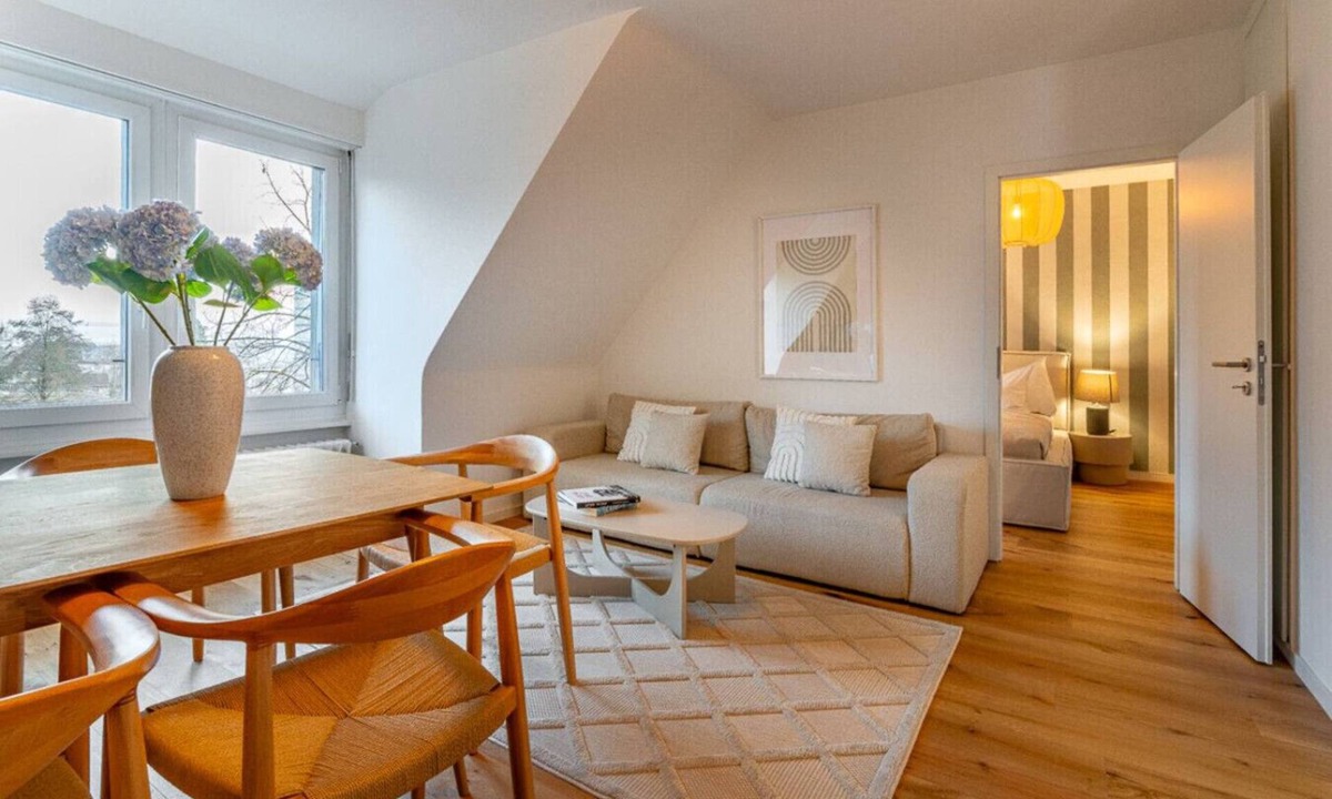 District 6 Apartment | Premium 3-BR with city views · Unterstrass