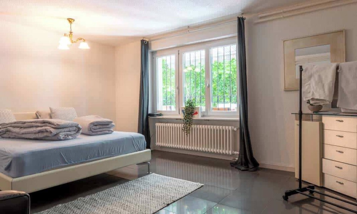 Seebach House | Private King Room | Garden | 8min Airport