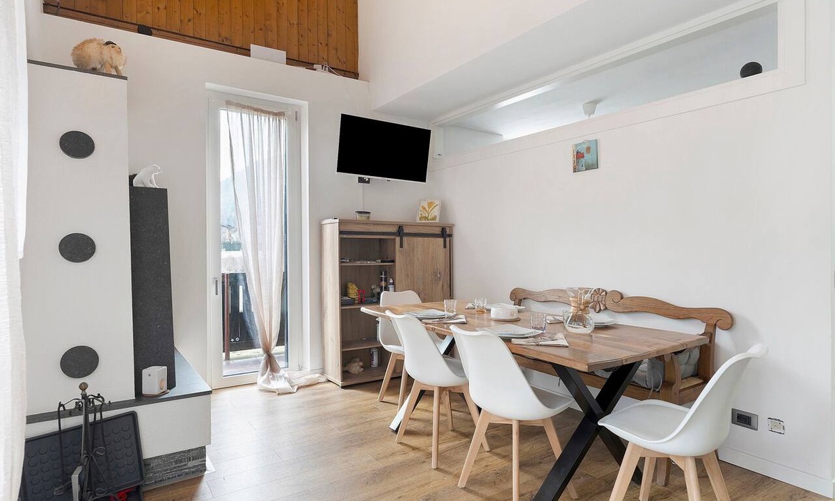 Monclassico Apartment | Railway Loft Dimaro: Spacious Retreat for Families and Groups up to 8 Guests