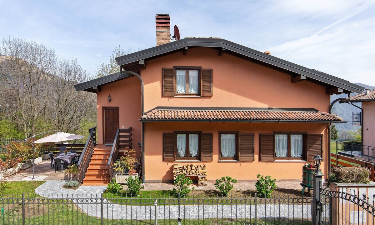 Centro Valle Intelvi House | Relaxing Attic Retreat with Mountain View, Private Terrace, and Wi-Fi