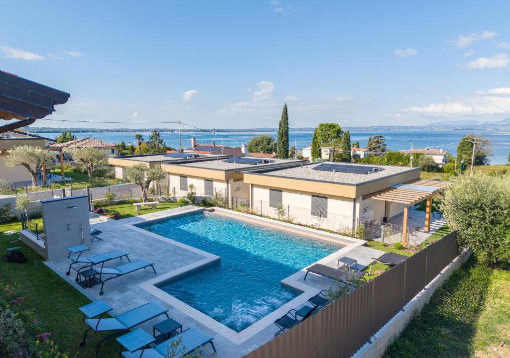 Lazise Villa | Residence Le Terrazze - Your Green Holiday - Vista Lago, Montagne e Piscina