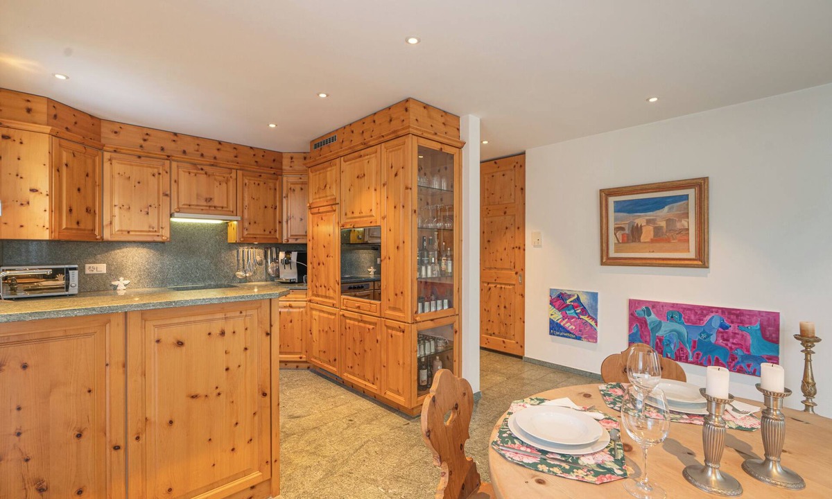 Sils-Maria Apartment | Residenza Alpenrose 34 – Bright 3.5-room flat with a balcony and panoramic views