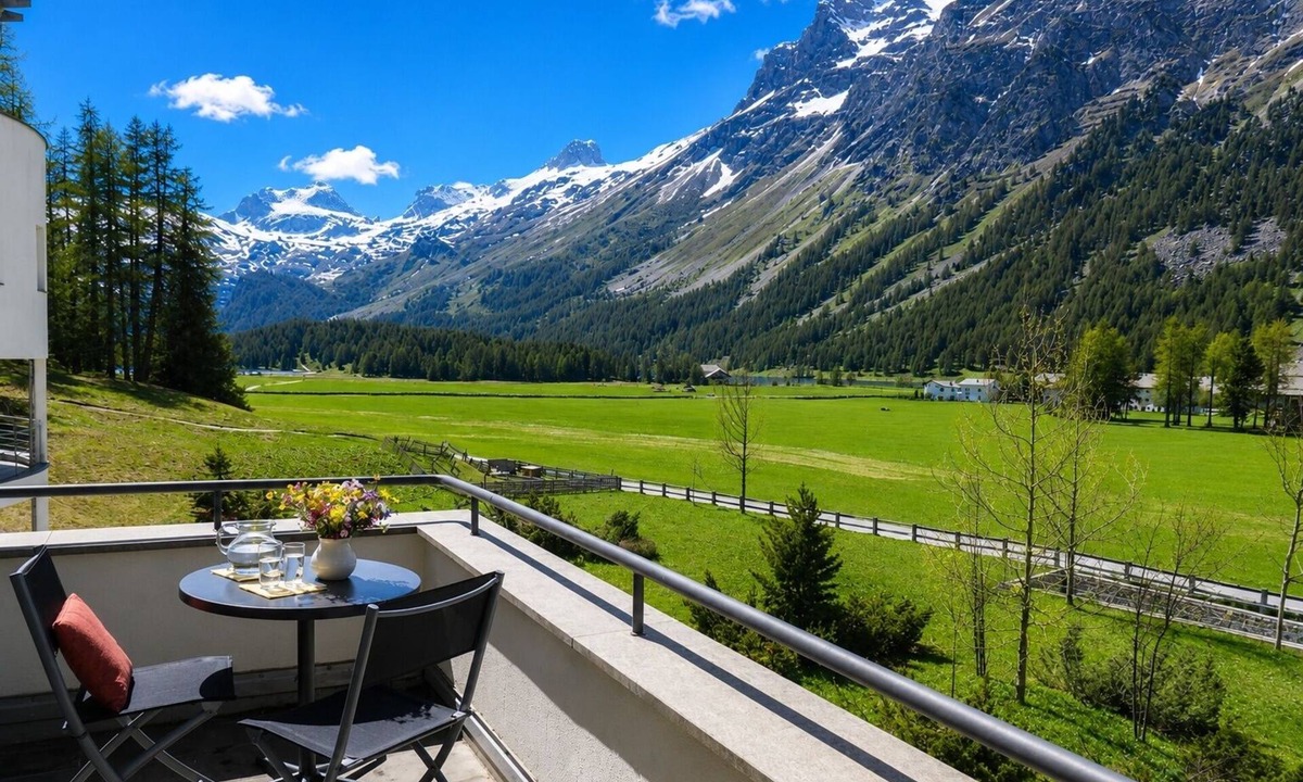 Sils-Maria Apartment | Residenza Alpenrose 19 – Stylish flat with 2 terraces & panoramic views