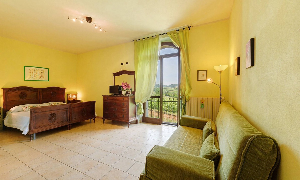 Castelletto Merli Apartment | Room 'Agriturismo Cascina Favorita - Q2' with Shared Garden and Wi-Fi
