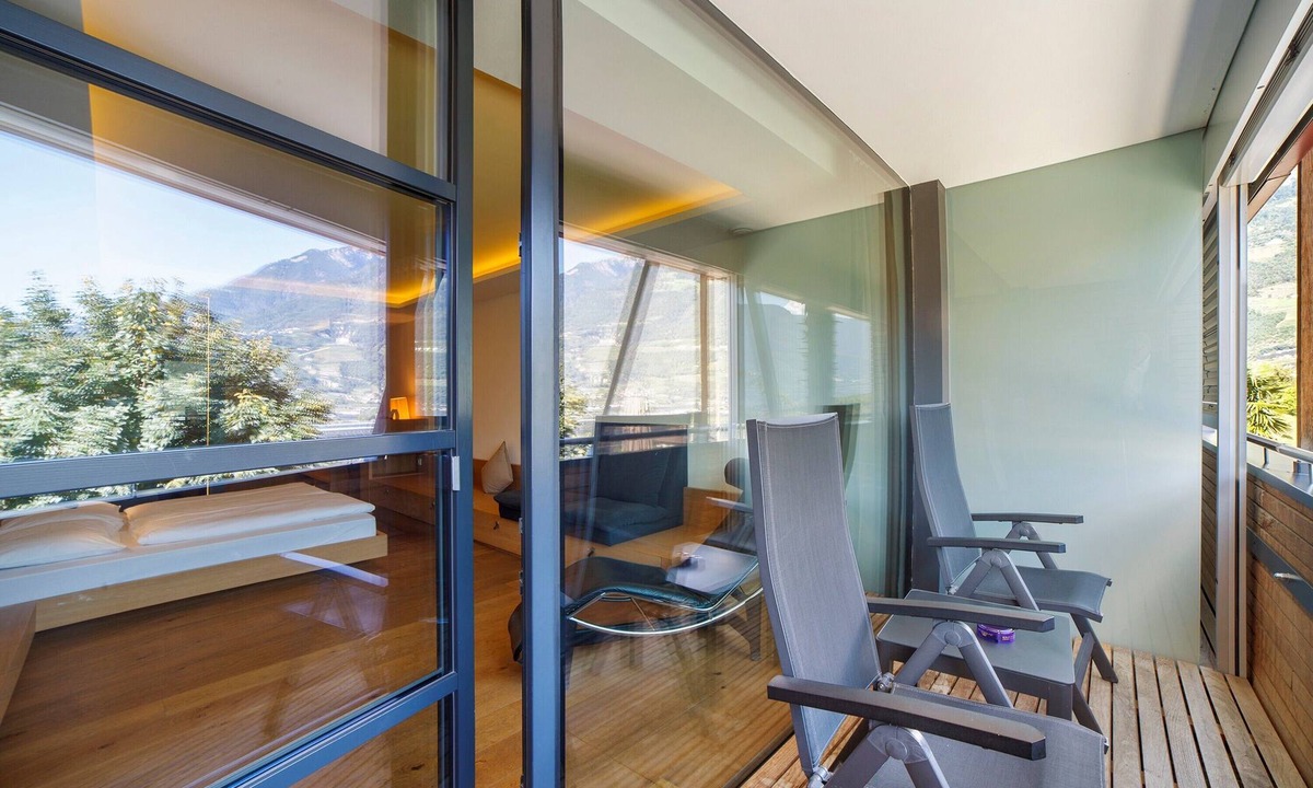 Marlengo Apartment | Room 'Doppia Vista Panoramica Sup 101' with Mountain View, Wi-Fi and Air Conditioning