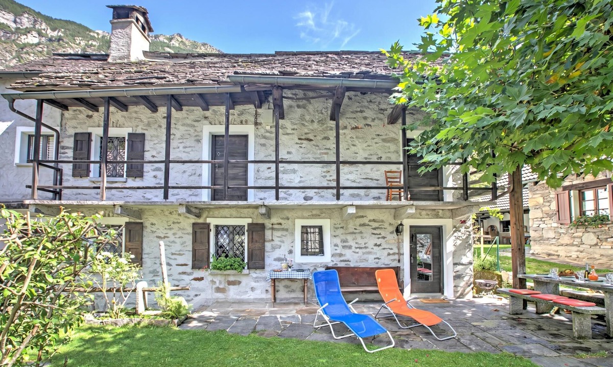 Frasco Ski Chalet | Rustico al platano 1 in Val Verzasca for 4, Frasco, Switzerland