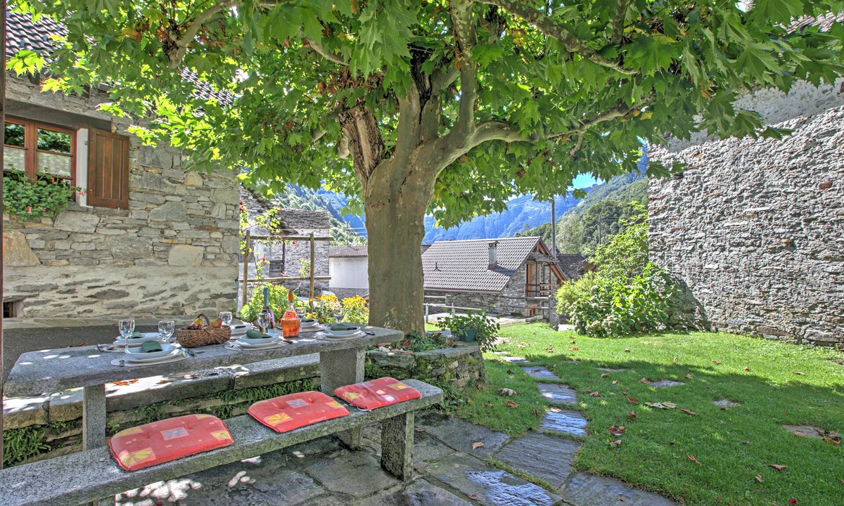 Frasco Ski Chalet | Rustico al platano 2 -Val Verzasca for 9, Frasco, Switzerland