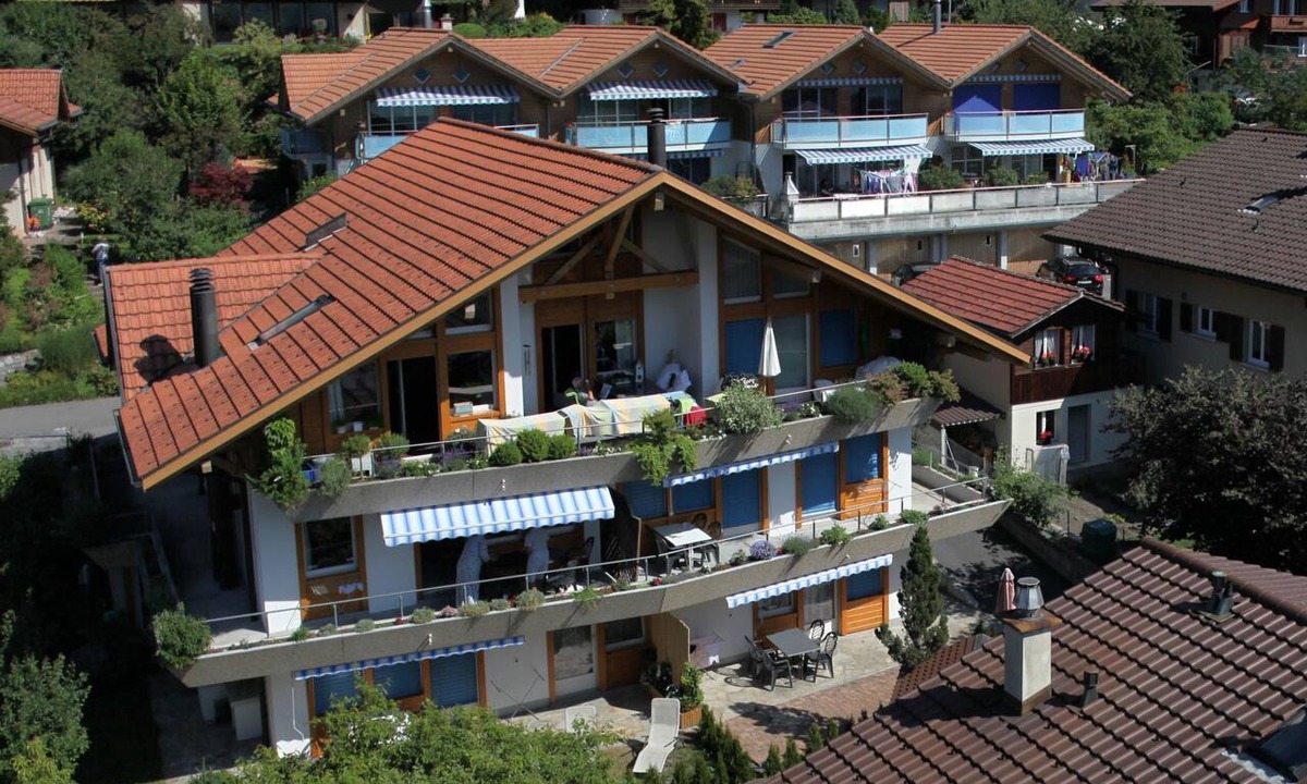Ringgenberg Apartment | Schwizi's Holiday Apartments Appartement/Fewo, Dusche, WC, 1 Schlafraum No. 02 by Interhome