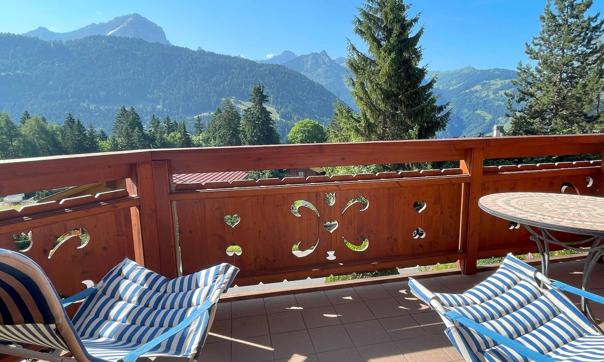 Barboleusaz Apartment | Seasonal rental in Gryon (VD) beautiful 3.5p appartmt 85m² with mountain view.