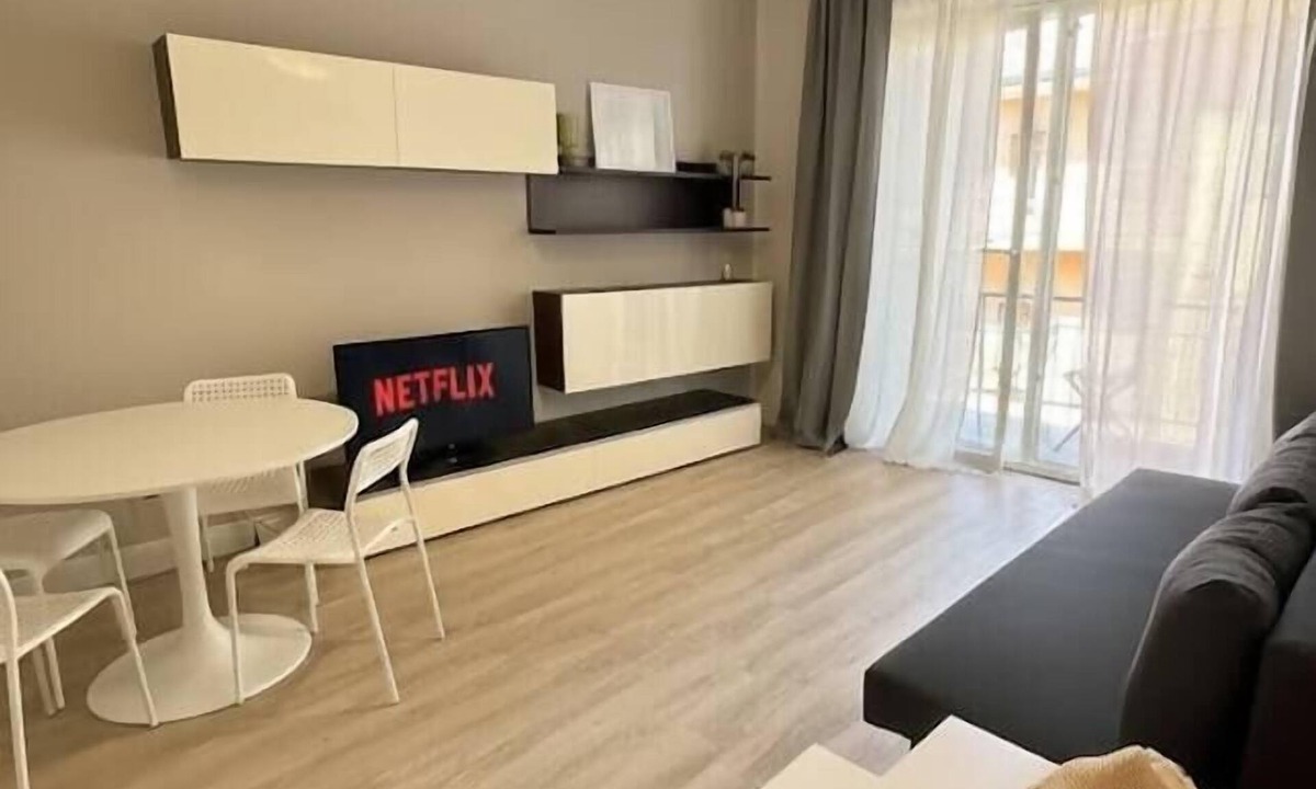 Sesto Calende Apartment | Sixth Hub: Design 3 Balconies Between River and Leonardo