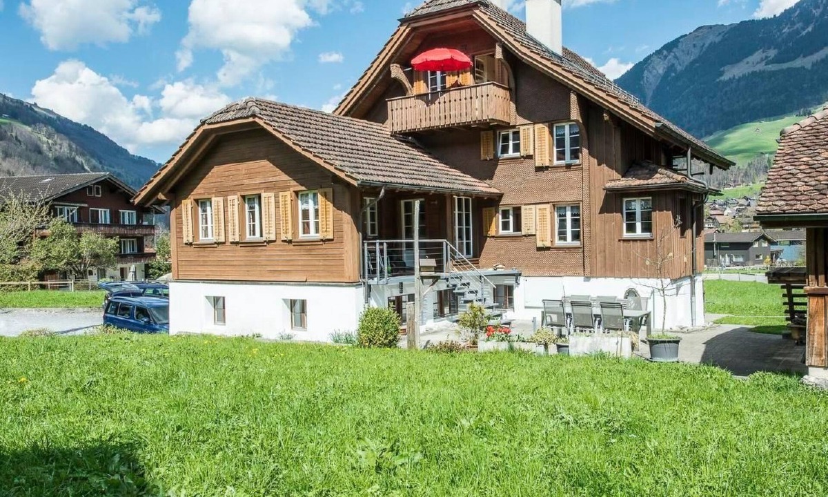 Lungern Apartment | Sonnige Dachwohnung im schönen Lungern by Interhome