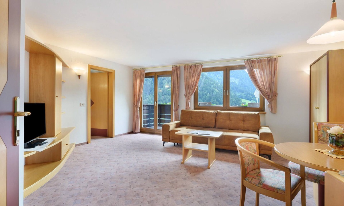 San Leonardo in Passiria Apartment | Spacious Timmels Suite II with South Balcony, Free Wellness & Pool Access