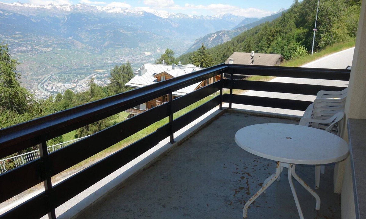 Veysonnaz Apartment | Spacious apartment near cable car