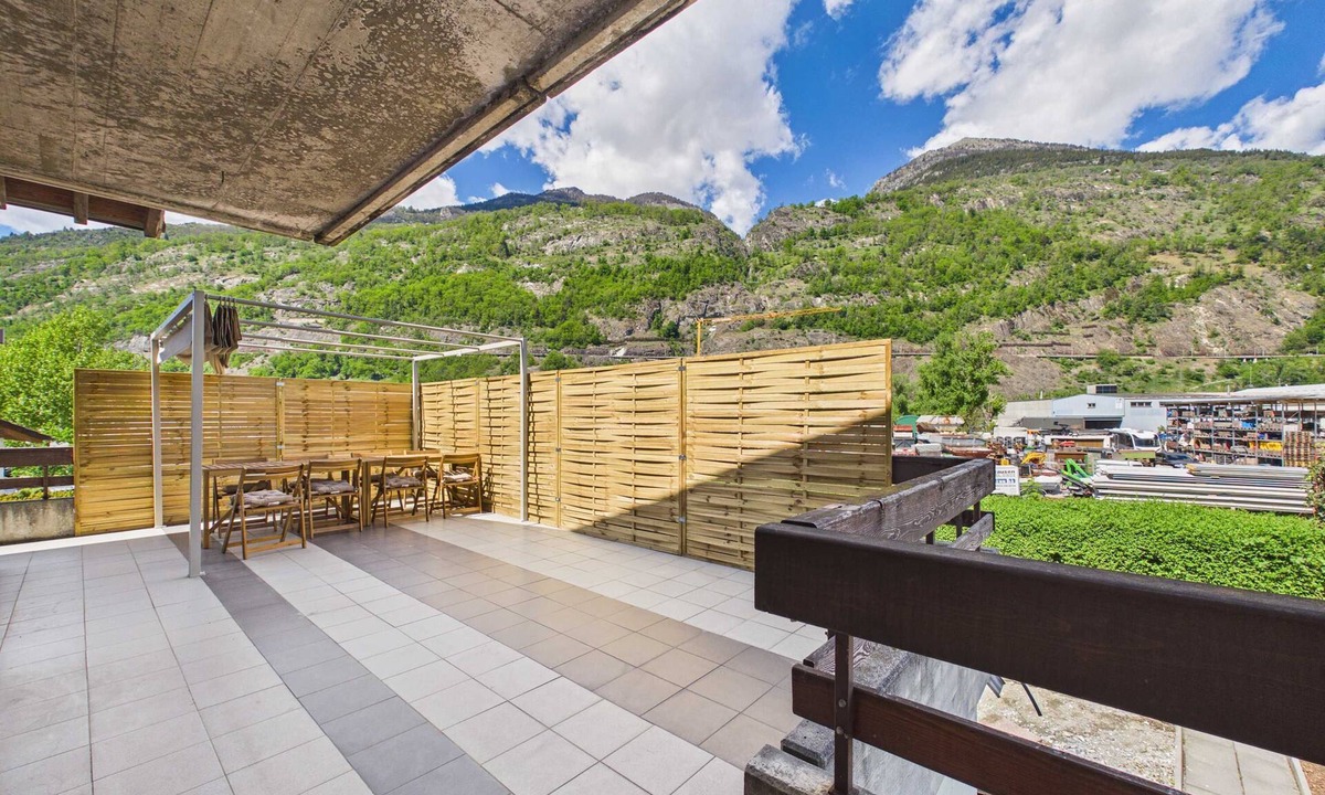 Gamsen Apartment | Spacious Family Apartment with Mountain Views