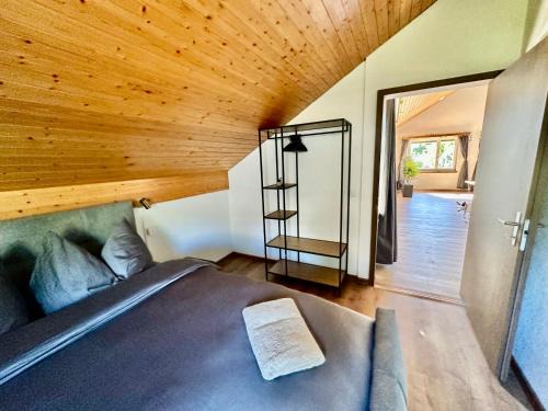 Oberhofen am Thunersee House | Spacious house for 11 persons with hot tub and fully equipped kitchen