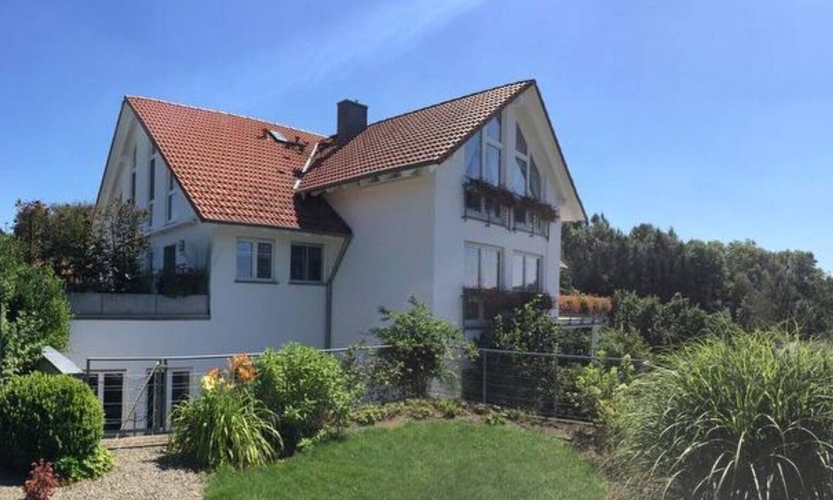 Schienen Apartment | Spacious Holiday Apartment "Vestner" at Lake Constance with Garden Seating – Dogs Allowed from 09/05/2026