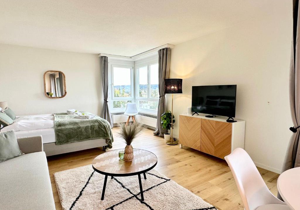 Dietikon District Apartment | STAYY Sky Studio Premium Apartment near Limmattal Hospital - 24h Self Check-in with free Parking
