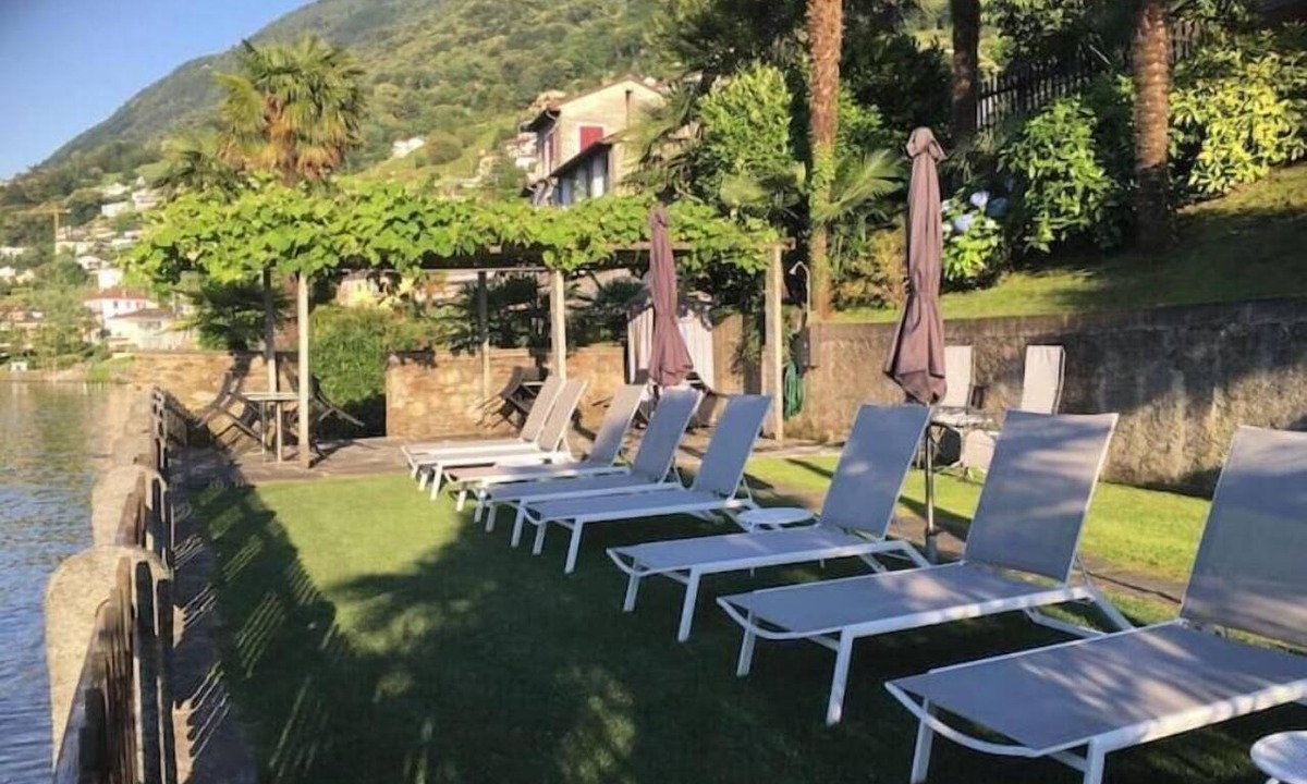 Vira Apartment | Studio on Lake Maggiore – Private Beach + Indoor Pool