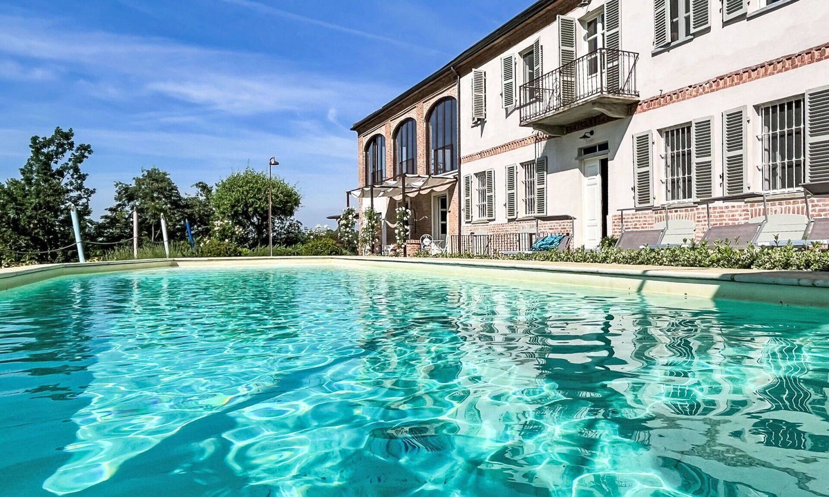 Portacomaro Villa | Stunning private villa for 10 people with A/C, WIFI, private pool, TV and patio