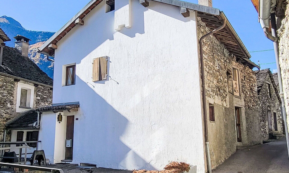 Maggia House | Stunning private villa for 4 people with patio and pets allowed