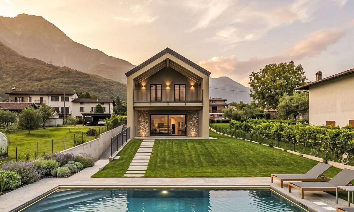 Colico Piano Villa | Stunning private villa with private pool, WIFI, A/C, TV, terrace, pets allowed and panoramic view