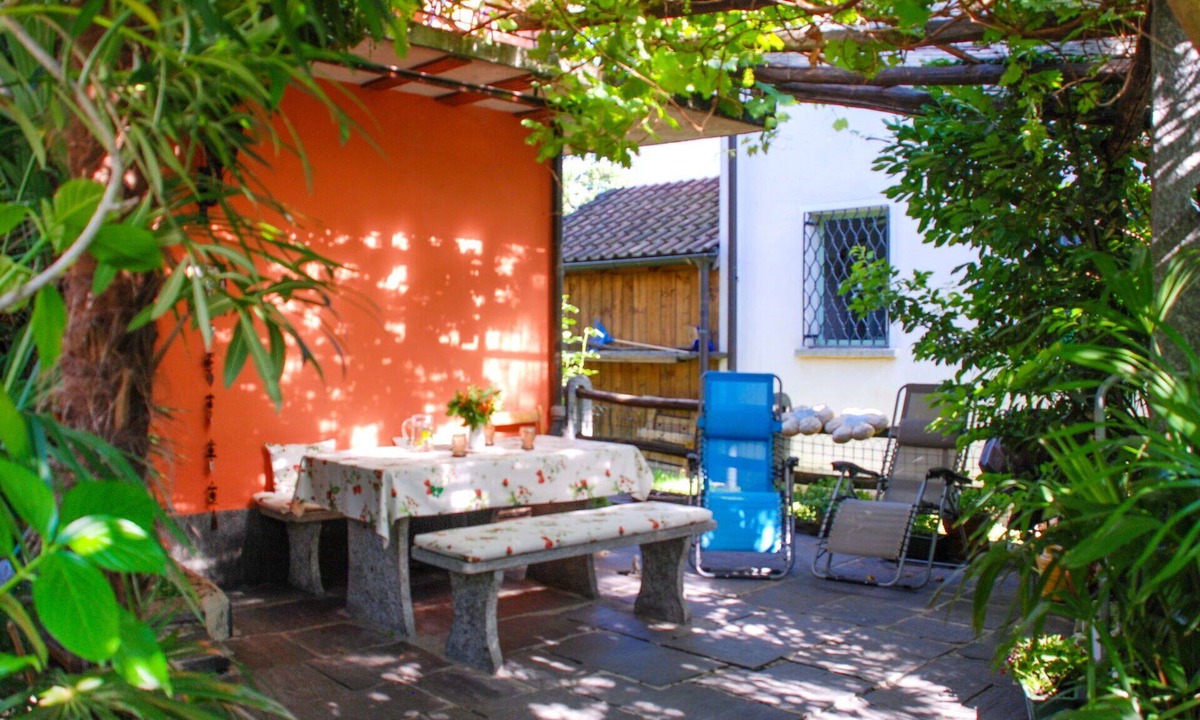 Gordola House | Stunning villa for 3 people with WIFI, TV, patio and pets allowed