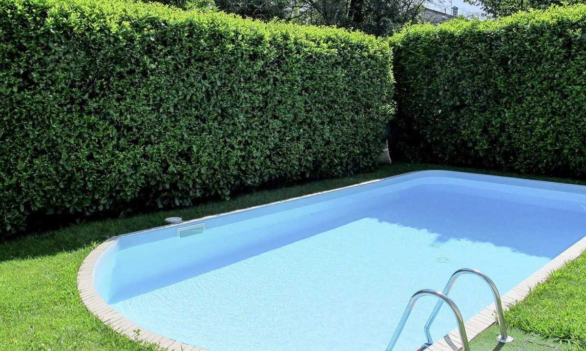 Valtellina House | Stunning villa for 6 guests with WIFI, private pool, TV, patio and pets allowed