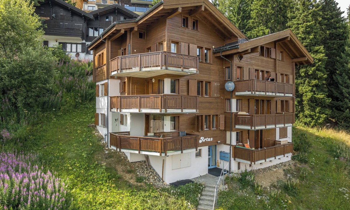 Bettmeralp Apartment | Stylish Architect's Duplex Apartment with Fireplace and Spacious South-Facing Ba