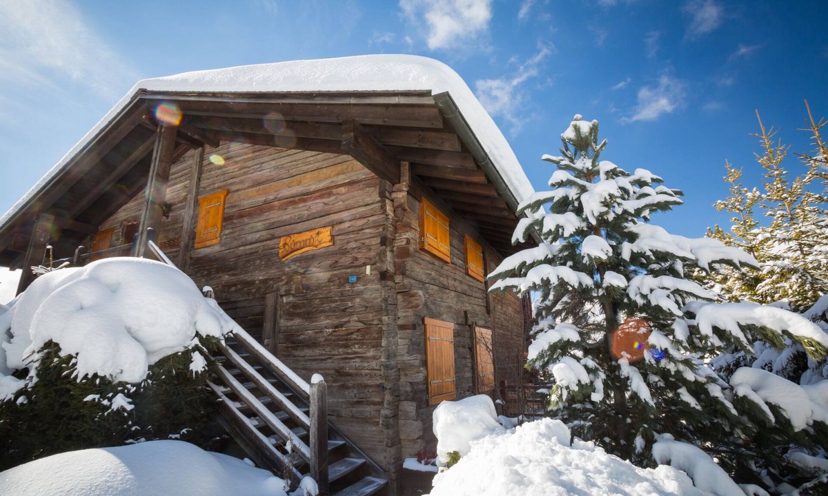 Verbier Apartment | Summit attic, ski-to-door access from Le Rouge.