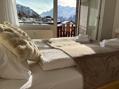 Graechen Apartment | Sunny Alps View Central Bliss 2