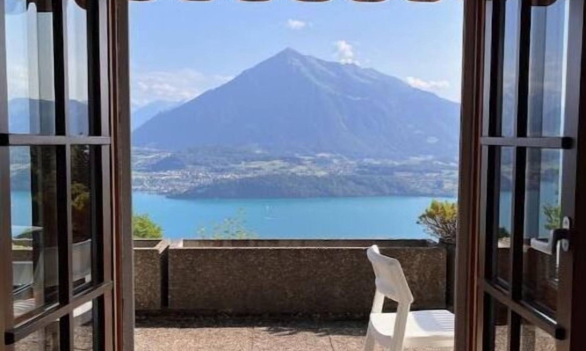 Goldiwil Apartment | Terrace with View Cozy Retreat Free Parking