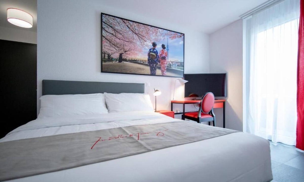 Montreux City Centre Hotel | The Freddie Mercury Hotel