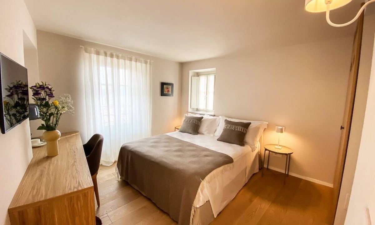 Belgirate Apartment | The Tower Belgirate - Luxury Rooms - Camellia