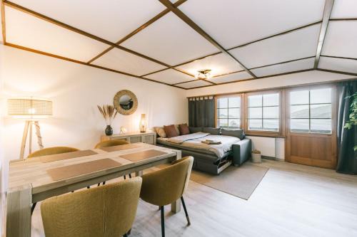 Leissigen Apartment | Thimo's Lakeview - Sunset near Interlaken