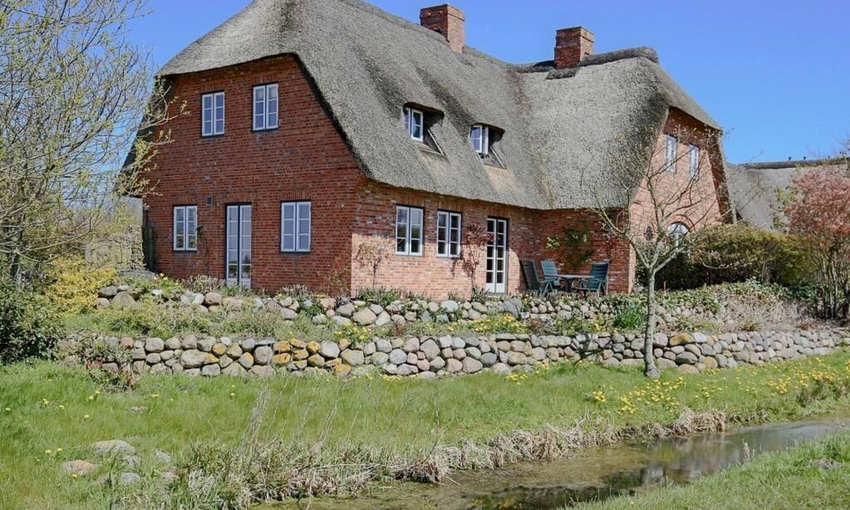 West Husum House | Vacation home Reethus Jan in Husum for up to 4 people