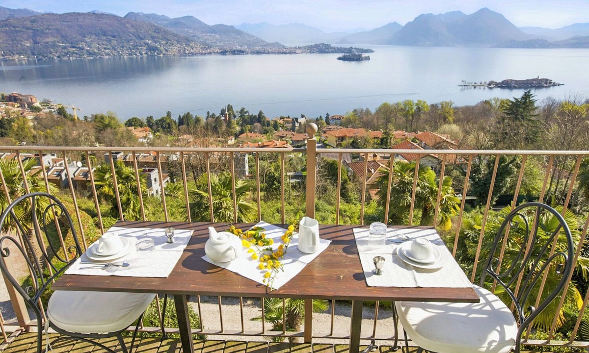 Carciano Apartment | Villa Anna, Borromean Islands No. 11 by Lago Reisen