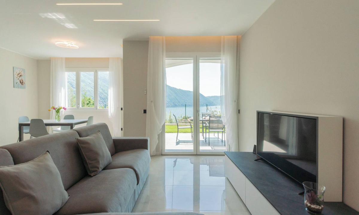 Moltrasio Apartment | Villa Caterina–Diamante Lake View Garden