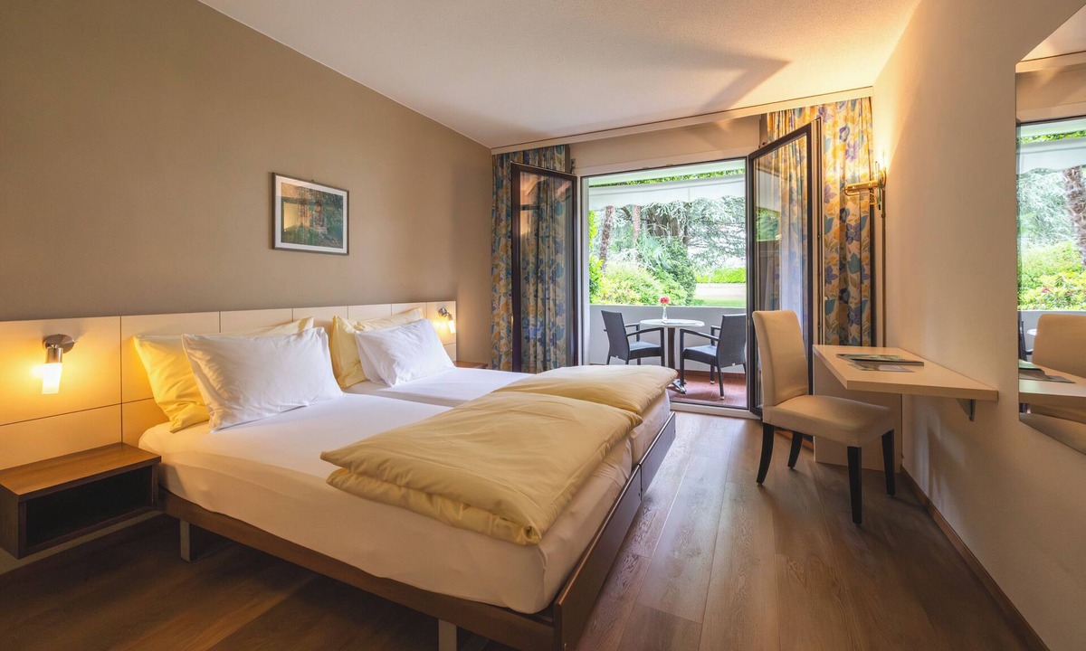 Arcegno Hotel | Villa Siesta, Park & Pool Living