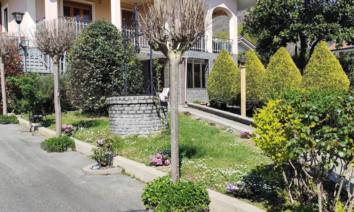 Cantalupa House | Villa with 2 appartments and outdoor above ground swimmingpool