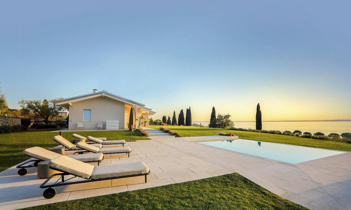 Bardolino House | Villa with infinity pool overlooking Lake Garda
