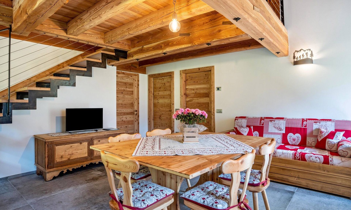 Rabbi Apartment | 'Volo Dell'aquila' Apartment with Private Sauna and Mountain Views