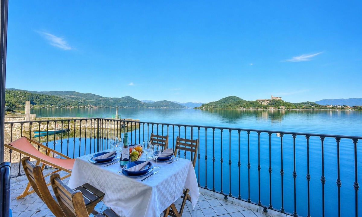 Arona Apartment | Volo Di Gabbiani: Lakefront Arona Apartment with Terrace, Arona, Italy