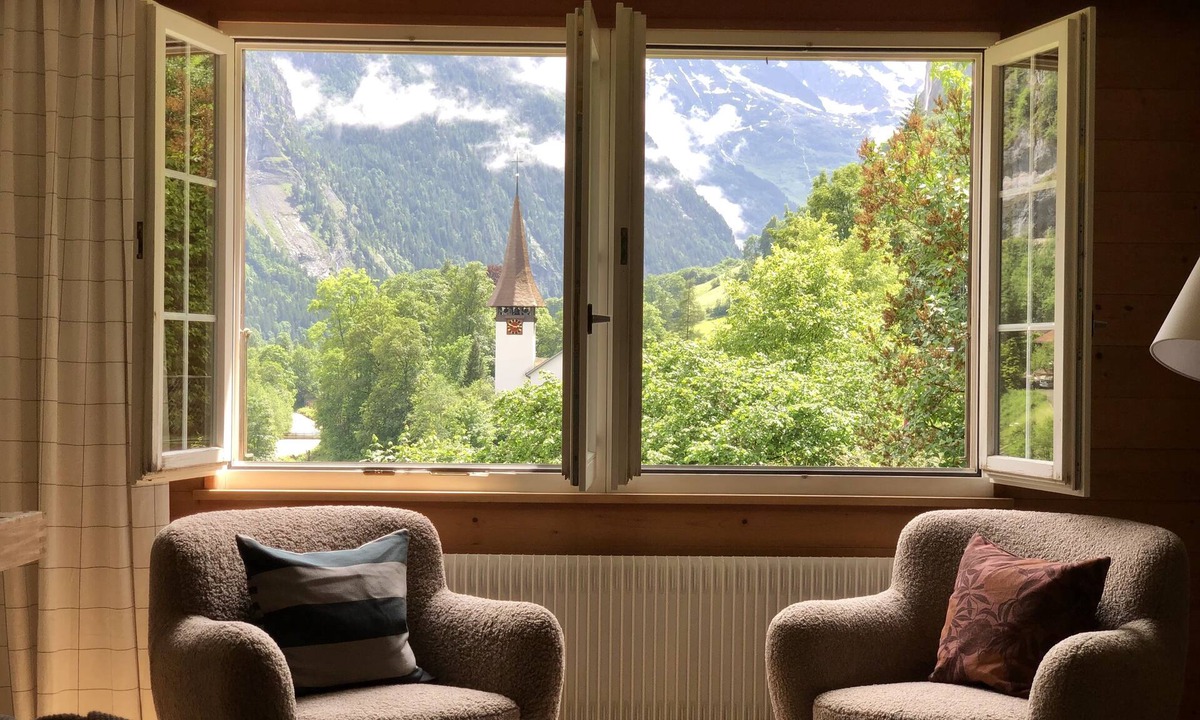 Lauterbrunnen Ski Chalet | Waterfall Views Stylish Design Big Comfy Bed