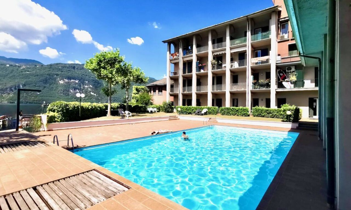 Lierna Apartment | Welcome to this beautiful apartment located in Grumo (Lierna), just in front of the beautiful Lake Como. This fantastic apartment offers you an incredible and unforgettable experience with its breathtaking lake view. This cozy place has everything you ne