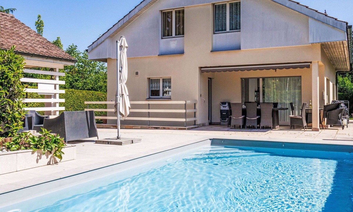 Genthod Villa | Wonderful private villa for 8 people with private pool, WIFI, TV, terrace and pets allowed