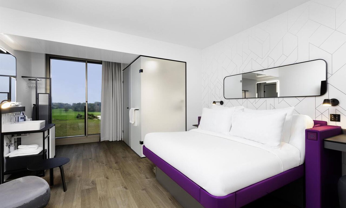 Founex Hotel | YOTEL Geneva Lake
