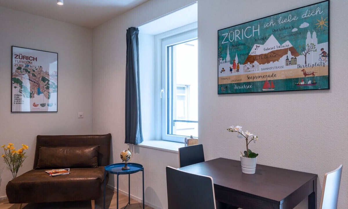 Center Apartment | ZH Anna III - HITrental Central Station Apartments